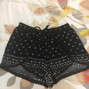 Like new - Hollister shorts size Small